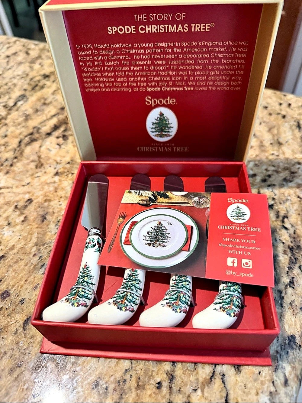 Spode Christmas Tree Set of 4 Spreader Knives